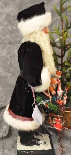 Santas^Elaine Roesle St Nick Selling Santa's
